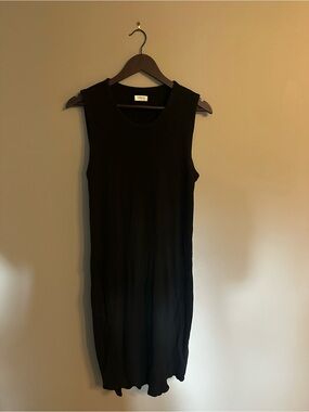 Aritzia Black Sleeveless Midi Dress
